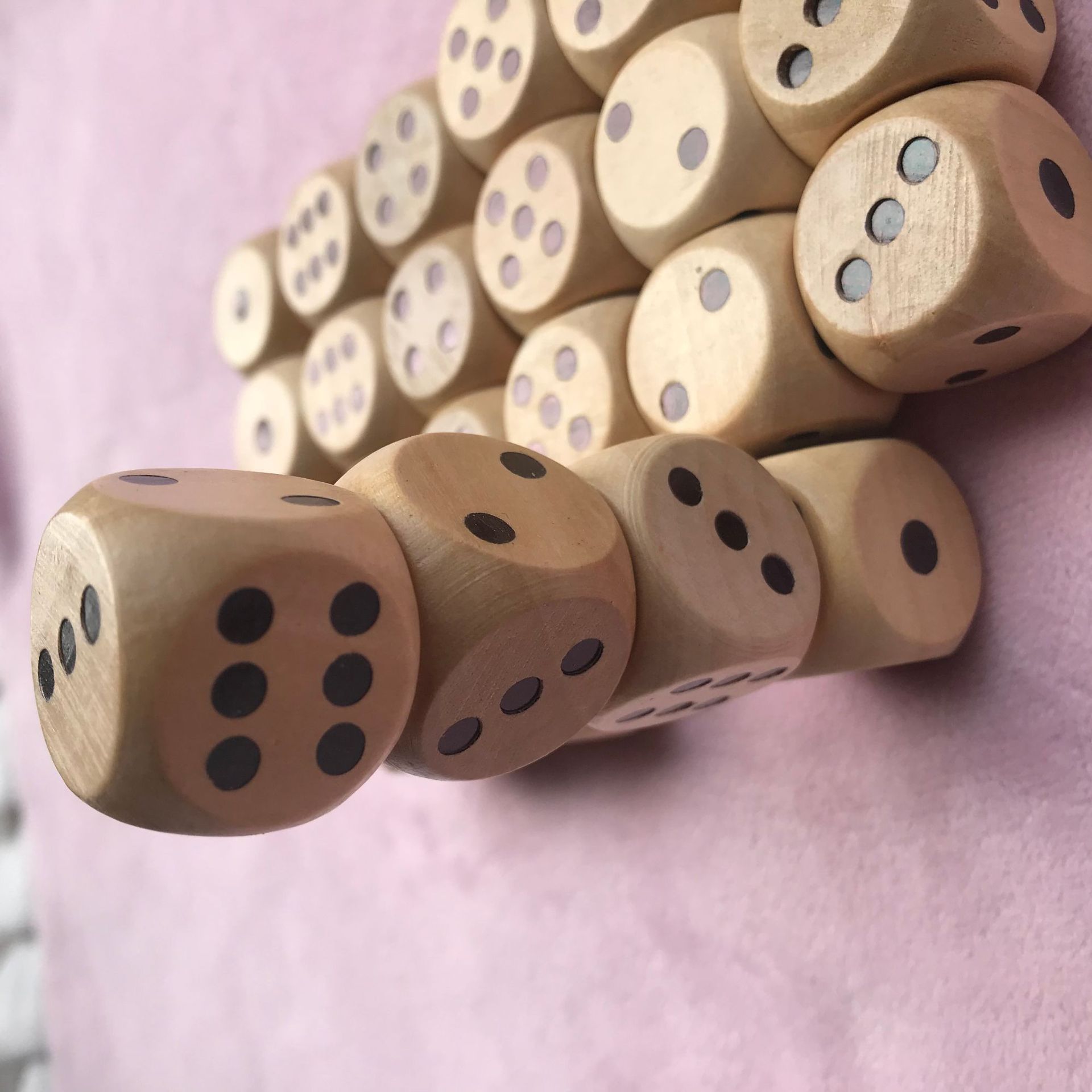 12PCS 16mm Wooden Dice Dots D6 - огляд і ціна Party Games Gamecube